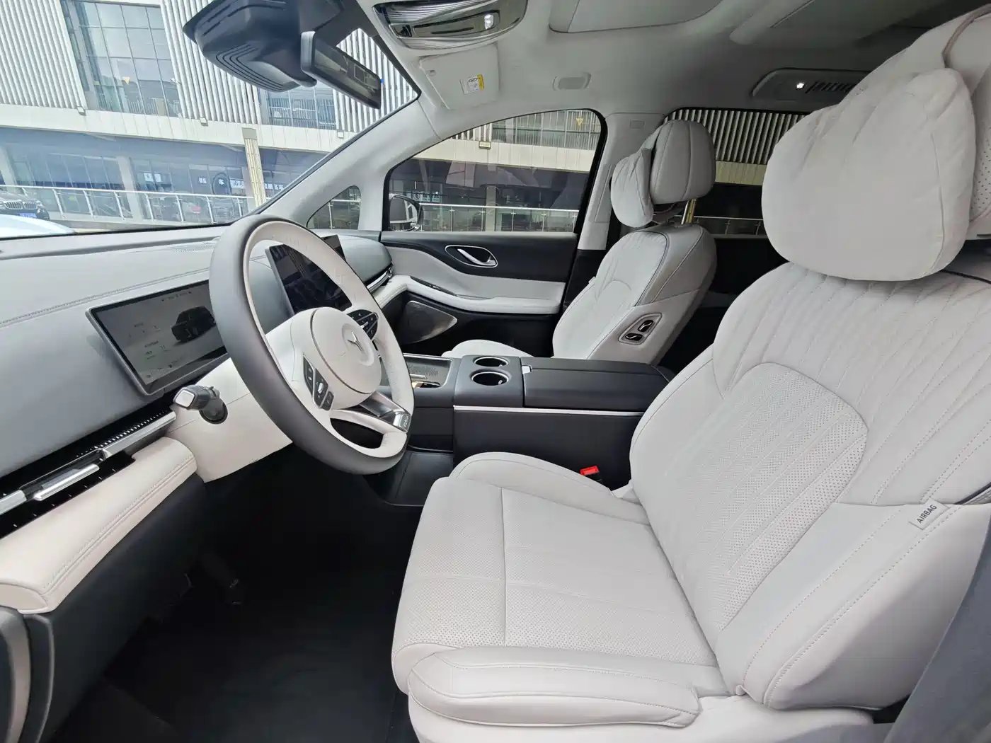 Voyah Auto Voyah Dreamer 2025 PHEV AWD Flagship Qian Kun Edition фото 16