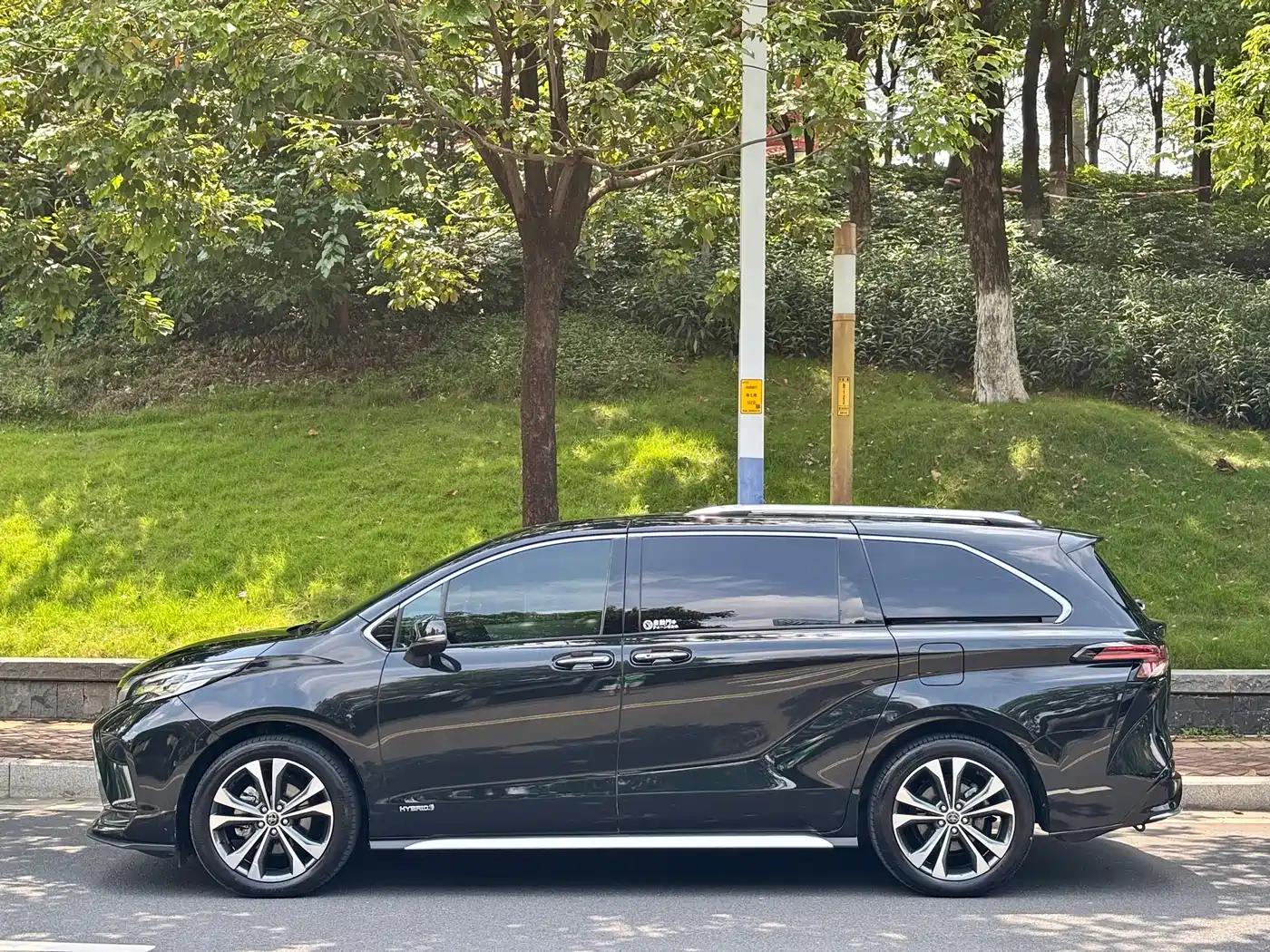 Toyota Granvia 2023 2.5L Hybrid Prestige PLUS Edition фото 6