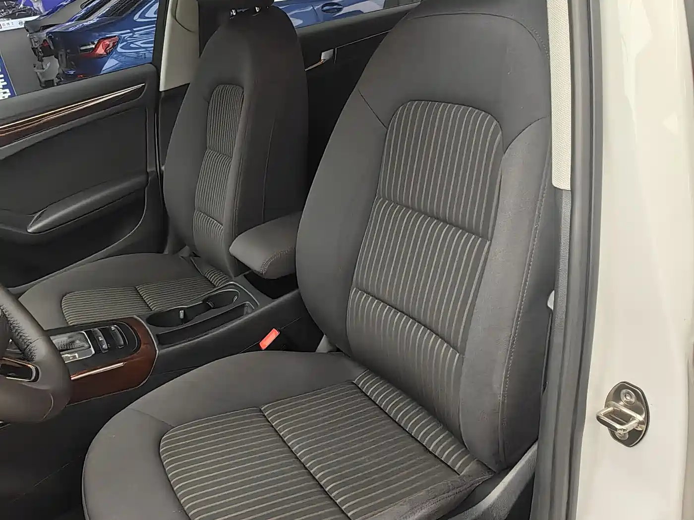 Audi A4L 2013 35 TFSI Automatic Standard фото 5