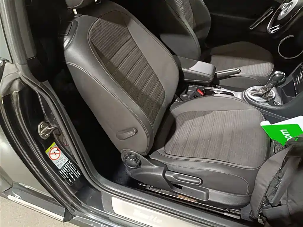 Volkswagen Beetle 2013 1.4TSI Fender Rock Edition фото 20