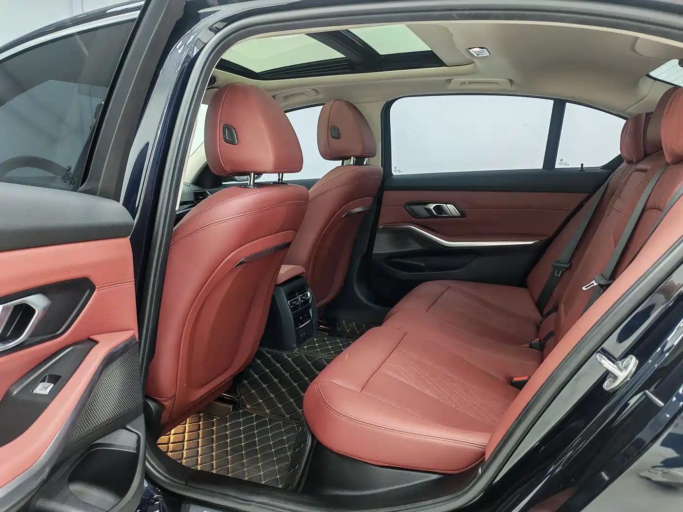 BMW 3 Series 2023 320Li M Sport Package фото 8