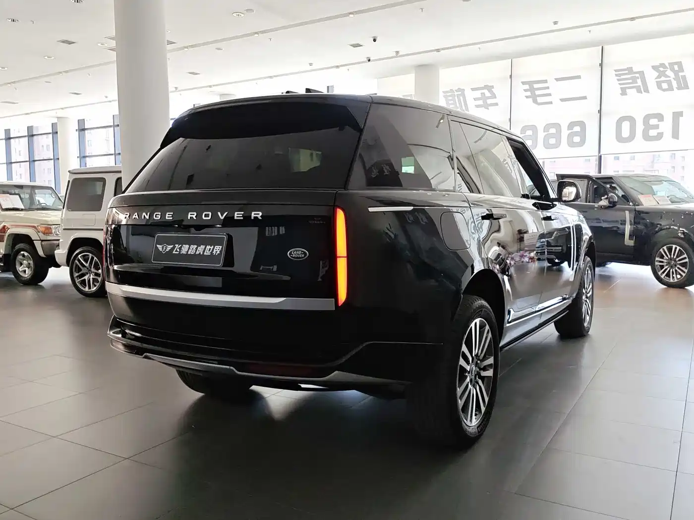 Land Rover Range Rover 2023 3.0 L6 400PS Genesis Extended Version фото 24