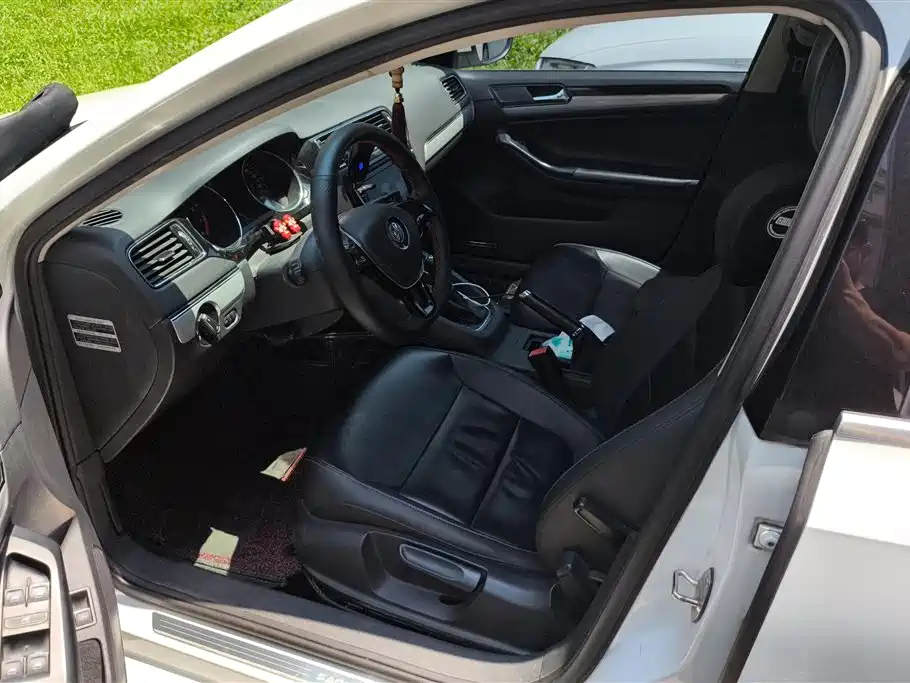 Volkswagen Sagitar 2015 230TSI Automatic Comfort фото 9