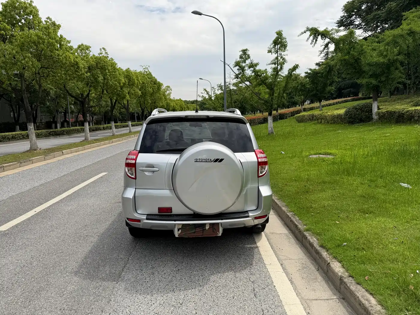 Toyota RAV4 Rongfang 2010 2.0L Automatic Luxury Upgrade Edition фото 5