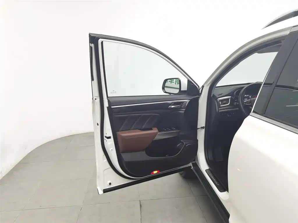 GAC Trumpchi Trumpchi GS7 2017 320T 2WD Luxury Smart Connect фото 8