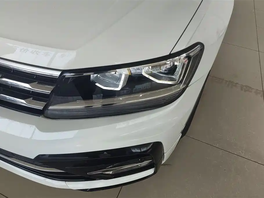 Volkswagen Tiguan L 2021 330TSI Automatic 2WD R-Line Premium фото 5