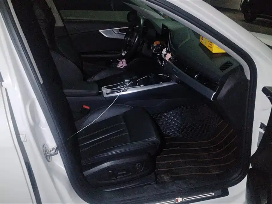 Audi A4L 2020 40 TFSI quattro Luxury Dynamic фото 8