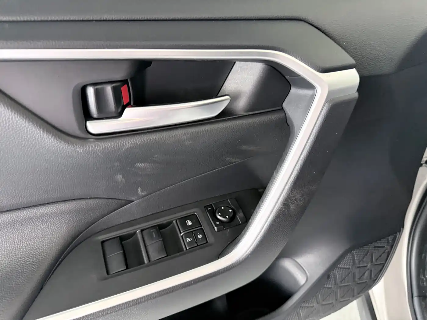 Toyota Wildlander 2021 2.0L CVT 4WD Luxury Edition фото 9