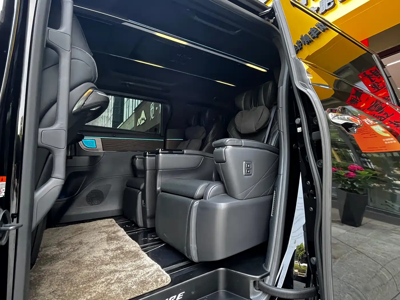 Toyota Vellfire 2024 Crown Hybrid 2.5L Premium Edition фото 13