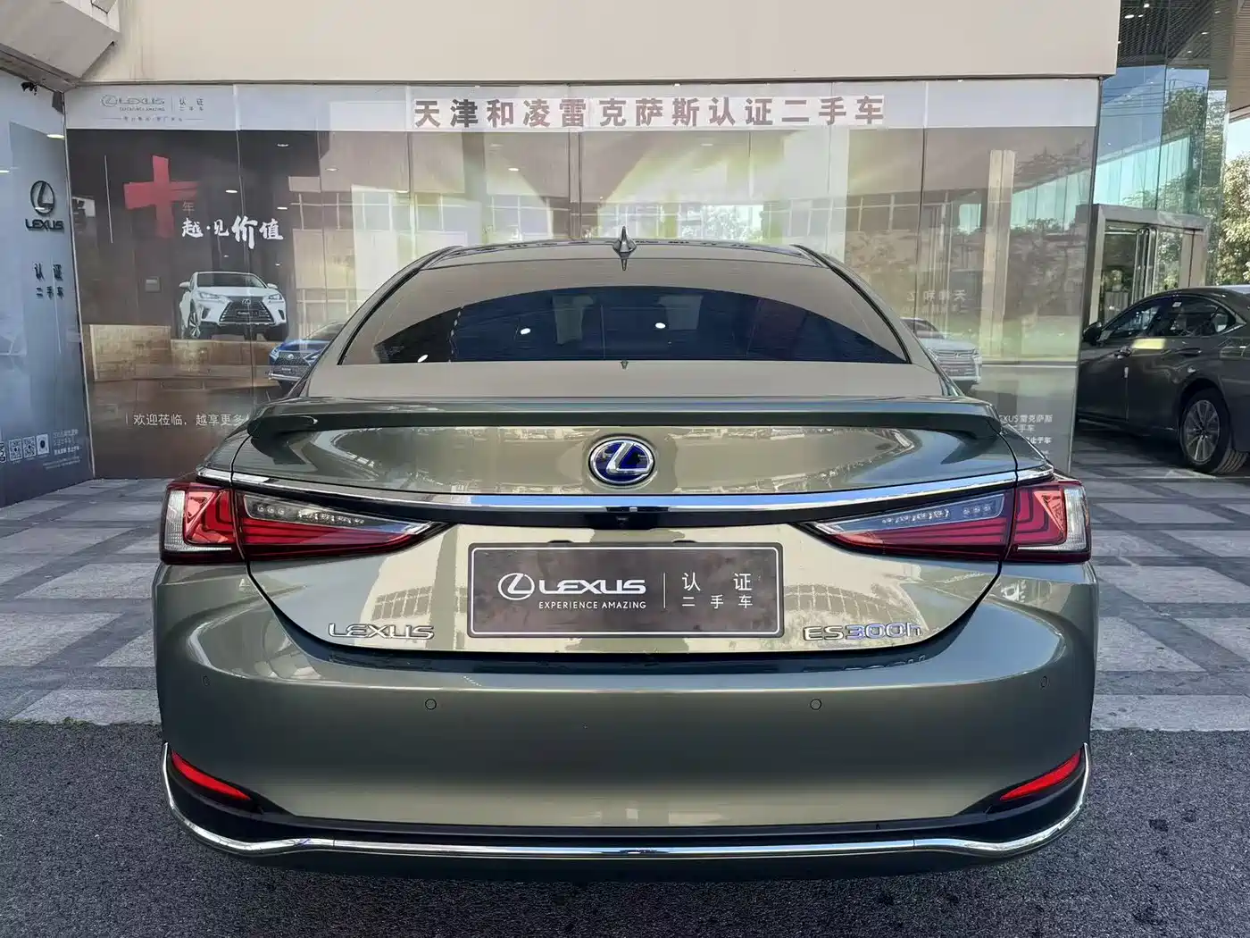 Lexus ES 2022 300h Ultimate Edition фото 5