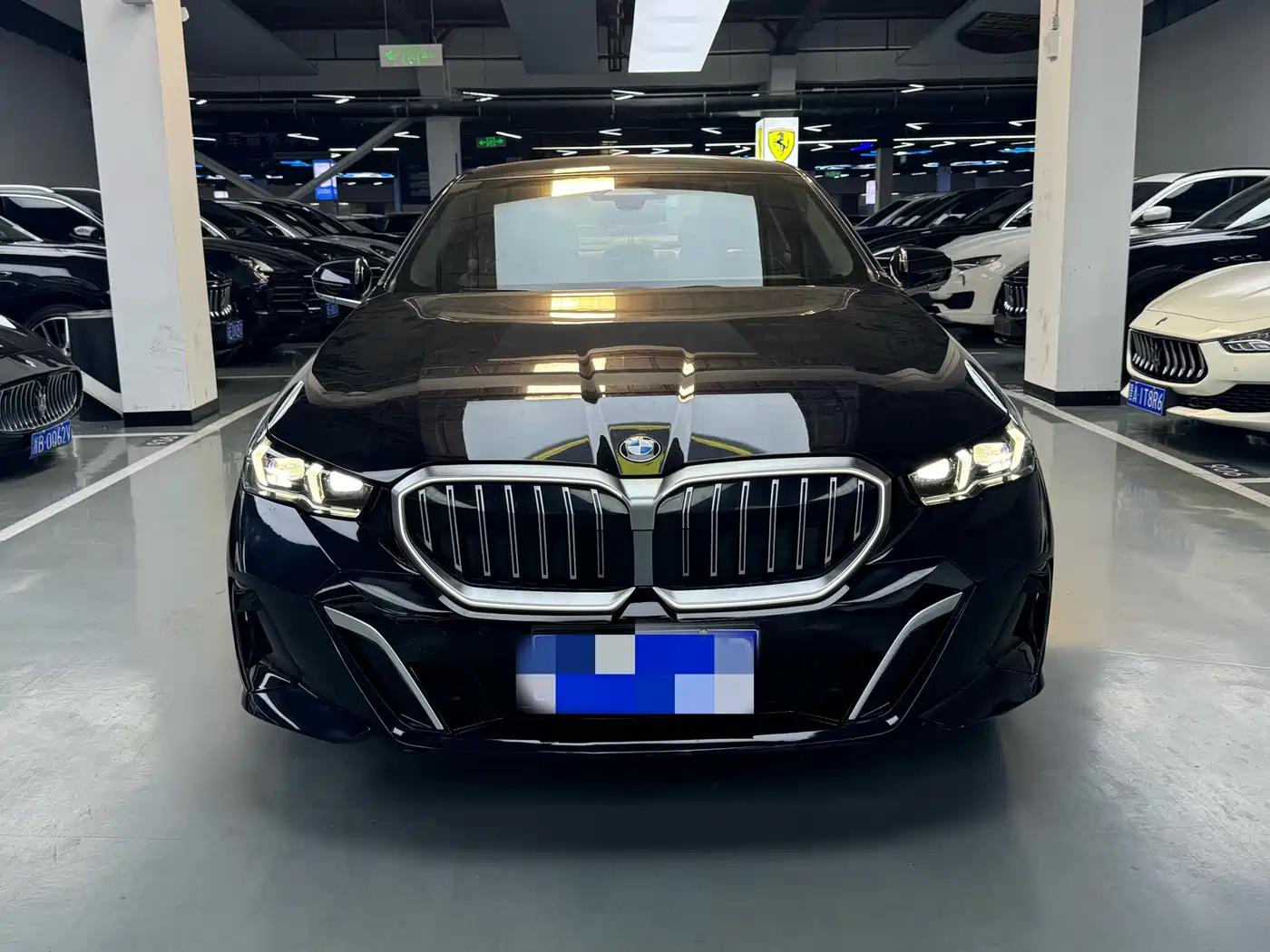 BMW 5 Series 2025 525Li Luxury Package фото 2
