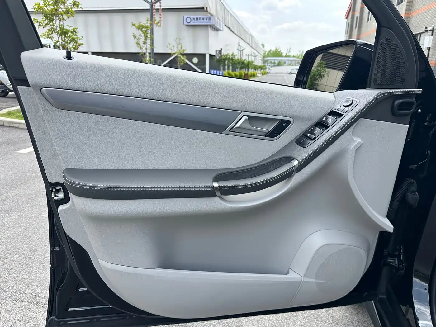 Mercedes-Benz R-Class 2015 R 320 4MATIC Luxury фото 39