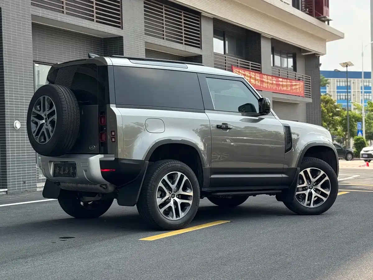 Land Rover Defender 2023 Facelift 90 3.0T P400 XS фото 6