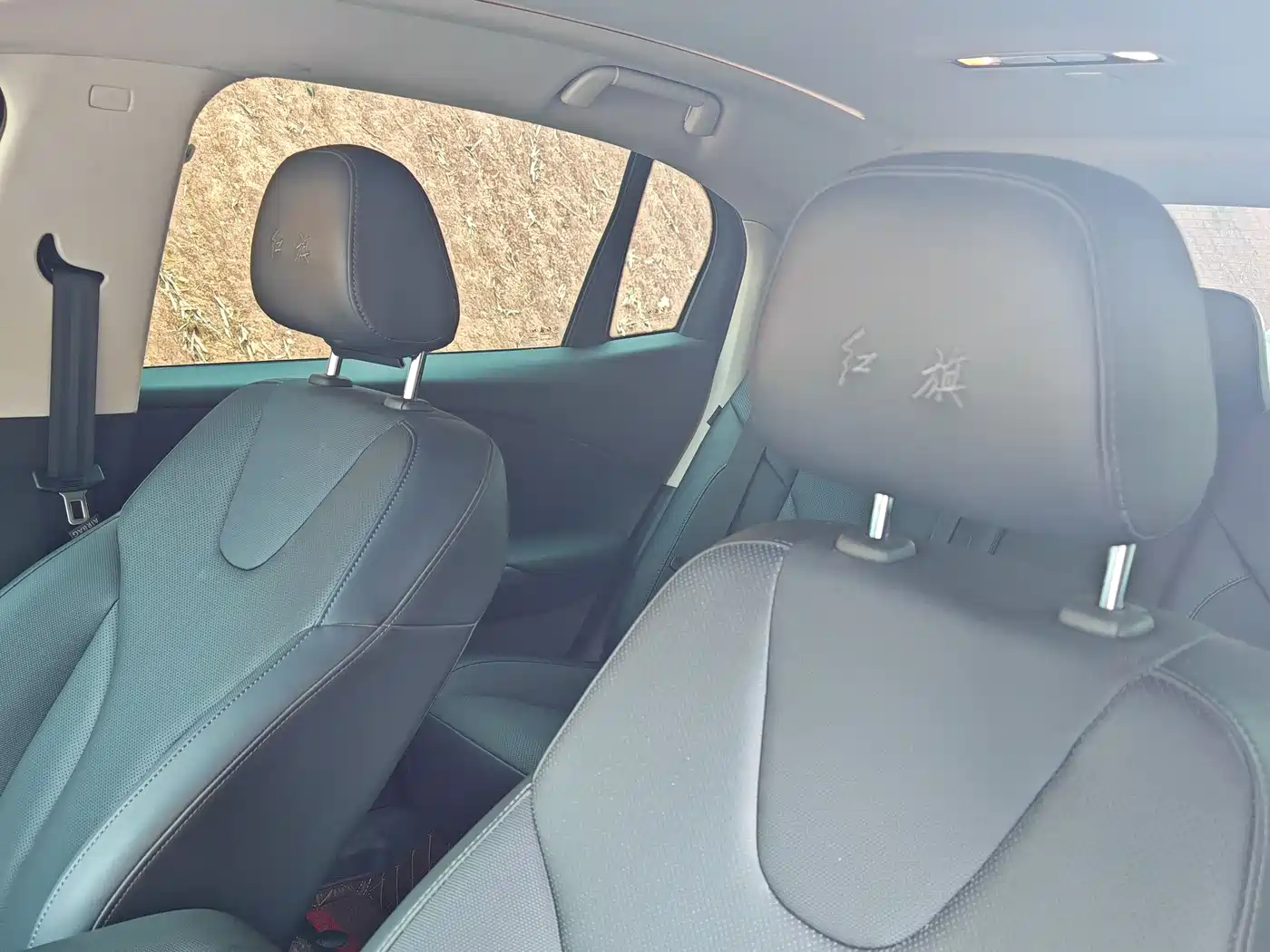 Hongqi E-QM5 2022 431km Charging Enjoyment Edition фото 11