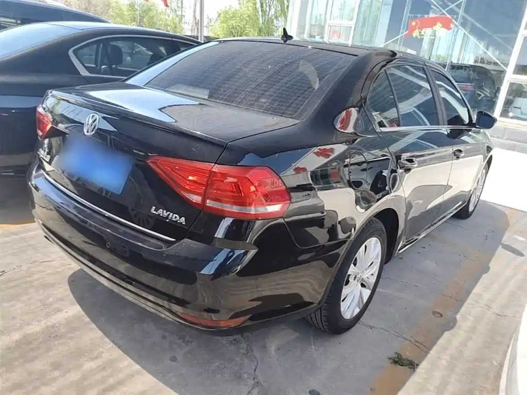 Volkswagen Lavida 2017 1.6L Automatic Comfort Edition фото 7