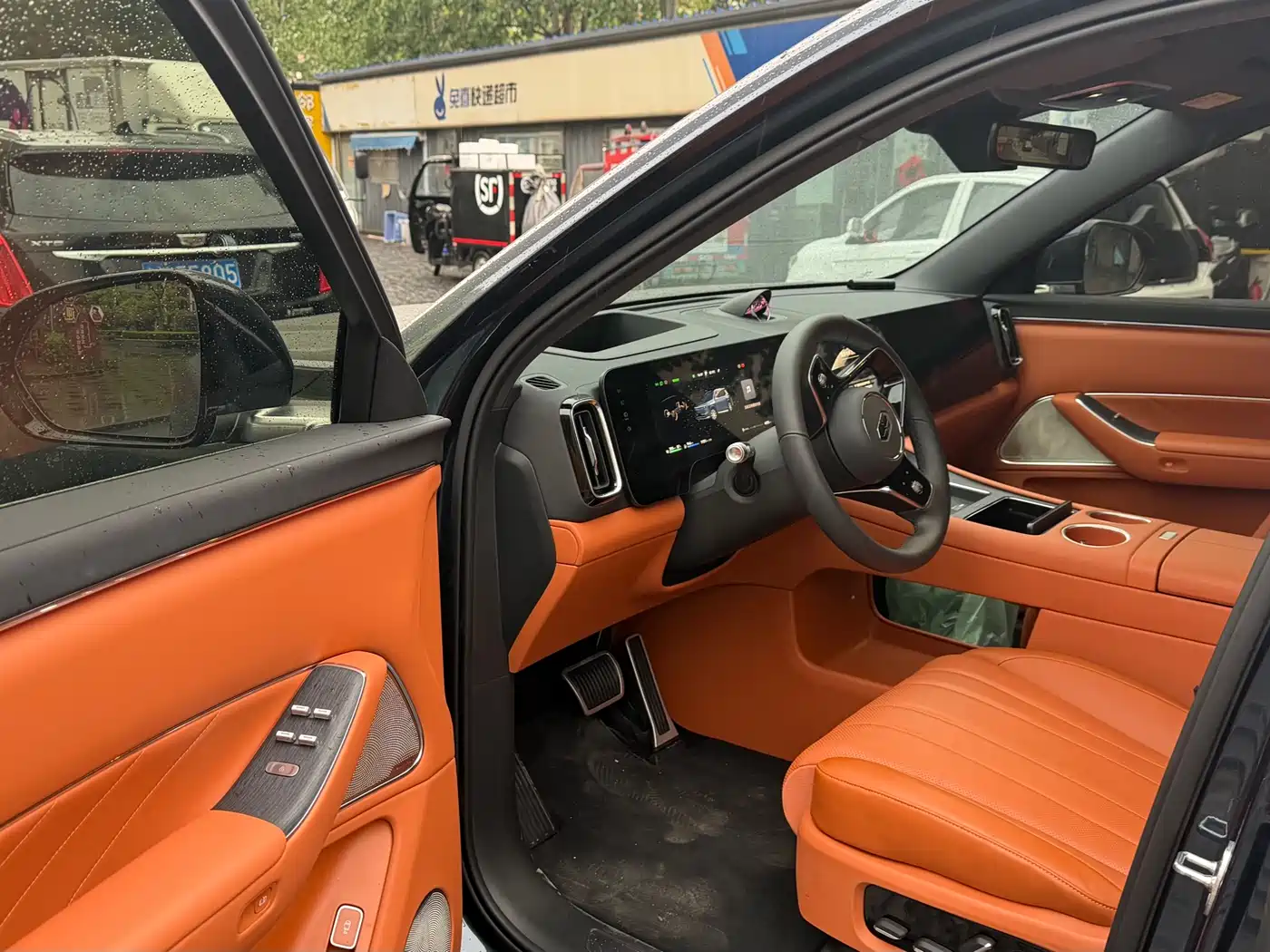 AITO Wenjie AITO M8 2025 Model Extended Range Max+ Edition 53.4kWh 6-Seater фото 6