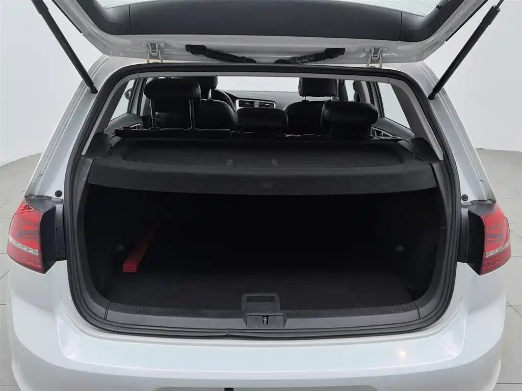 Volkswagen Golf 2016 1.6L Automatic Comfort фото 16