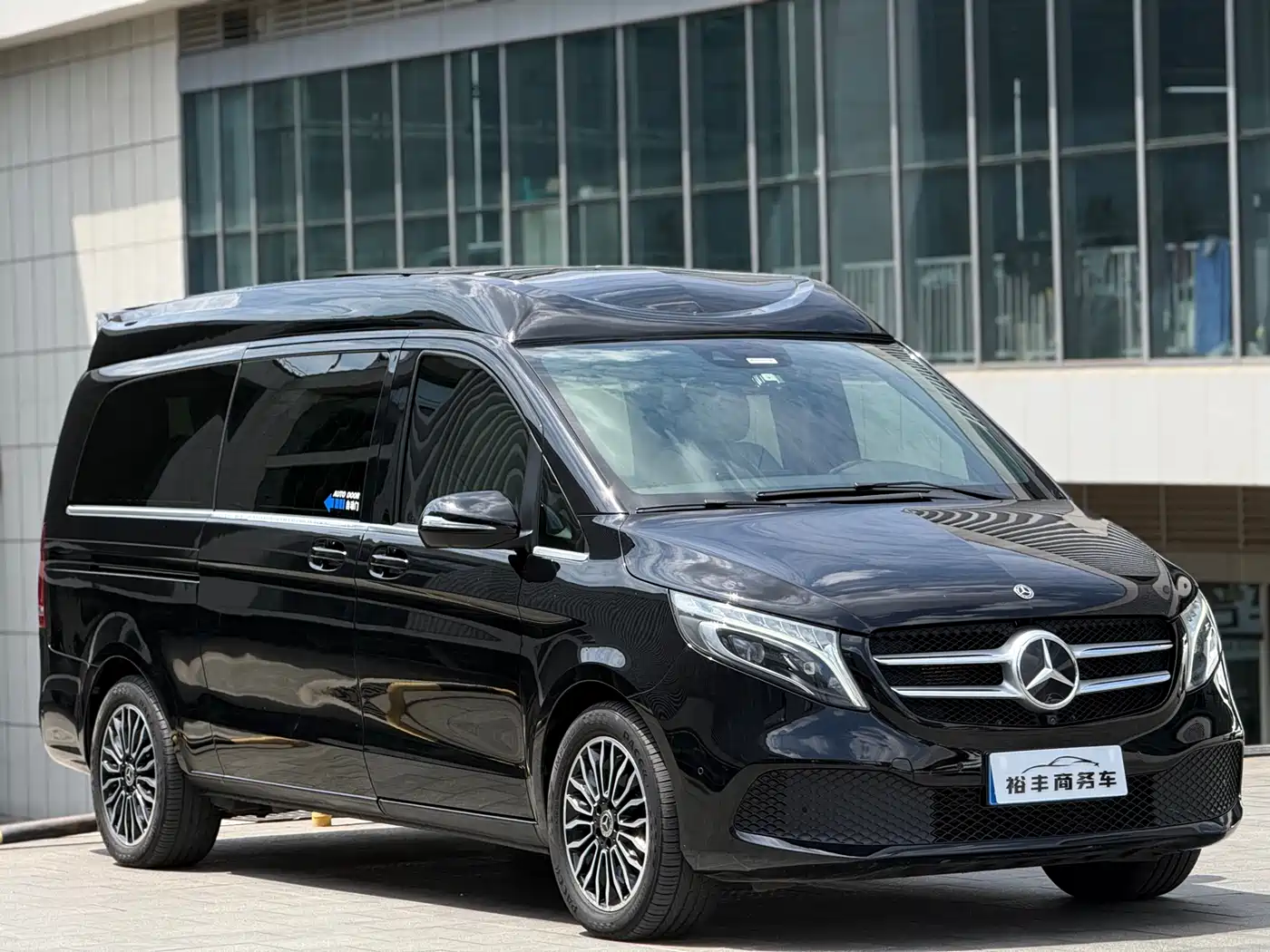 Mercedes-Benz V-Class 2021 V 260 L Long Wheelbase Luxury Edition фото 3