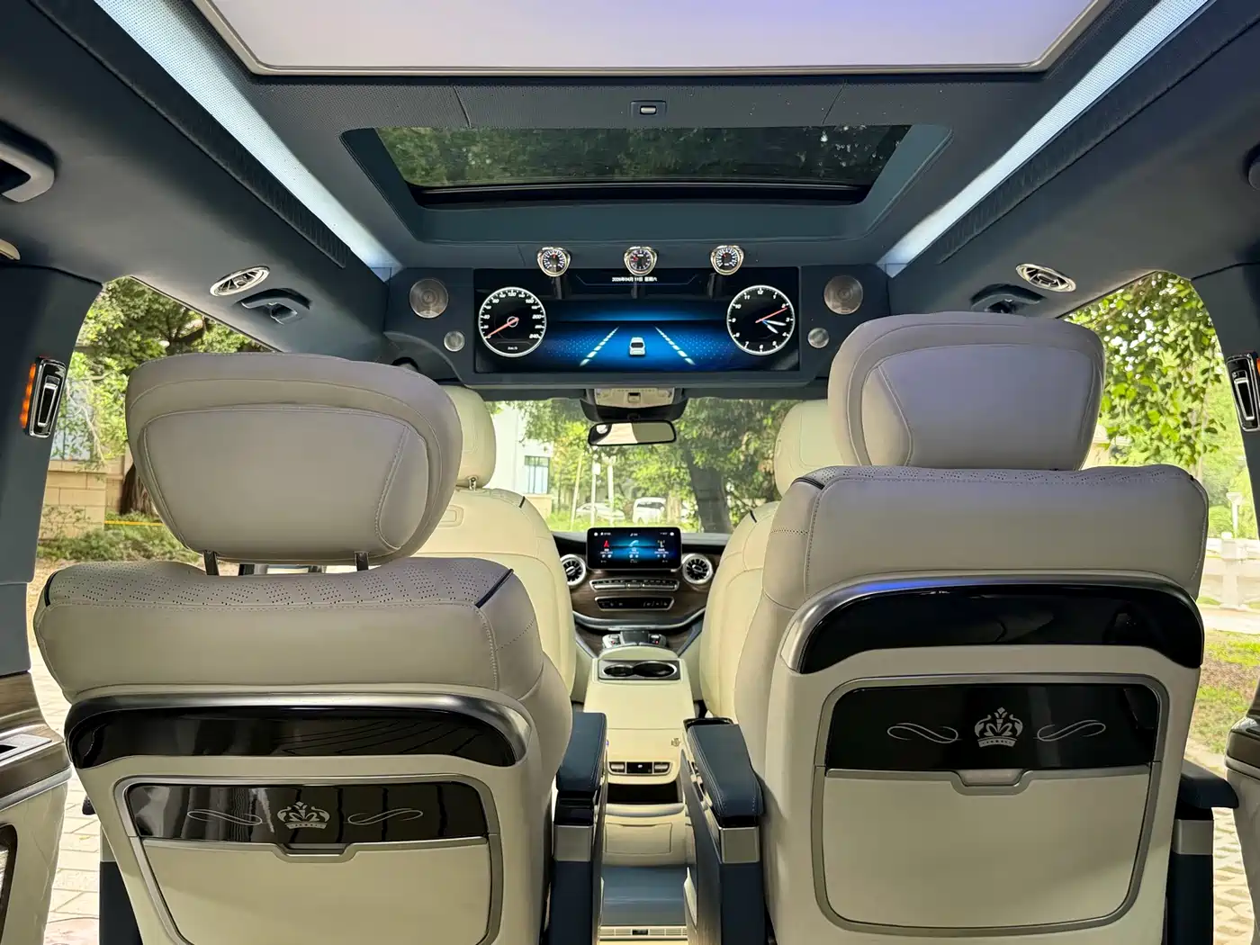Mercedes-Benz V-Class 2021 V 260 L Long Wheelbase Luxury Edition фото 18