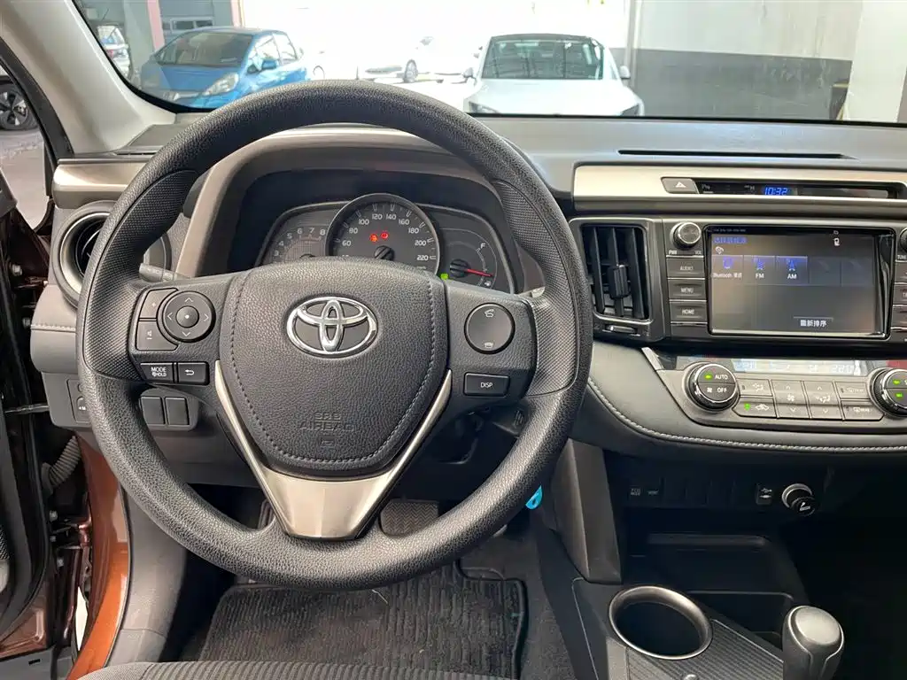 Toyota RAV4 Rongfang 2015 2.0L CVT 2WD Trend Edition фото 11