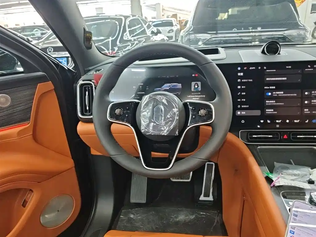 AITO Wenjie AITO M9 2025 Extended Range Ultra 52kWh 6-Seater фото 11