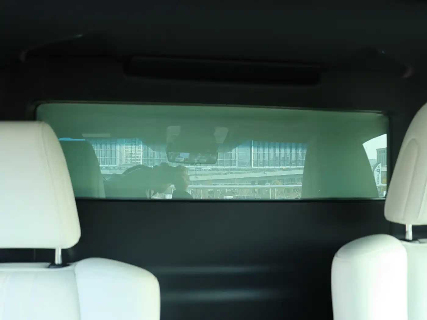 Lexus LM 2020 300h 4-Seat Imperial Edition фото 13