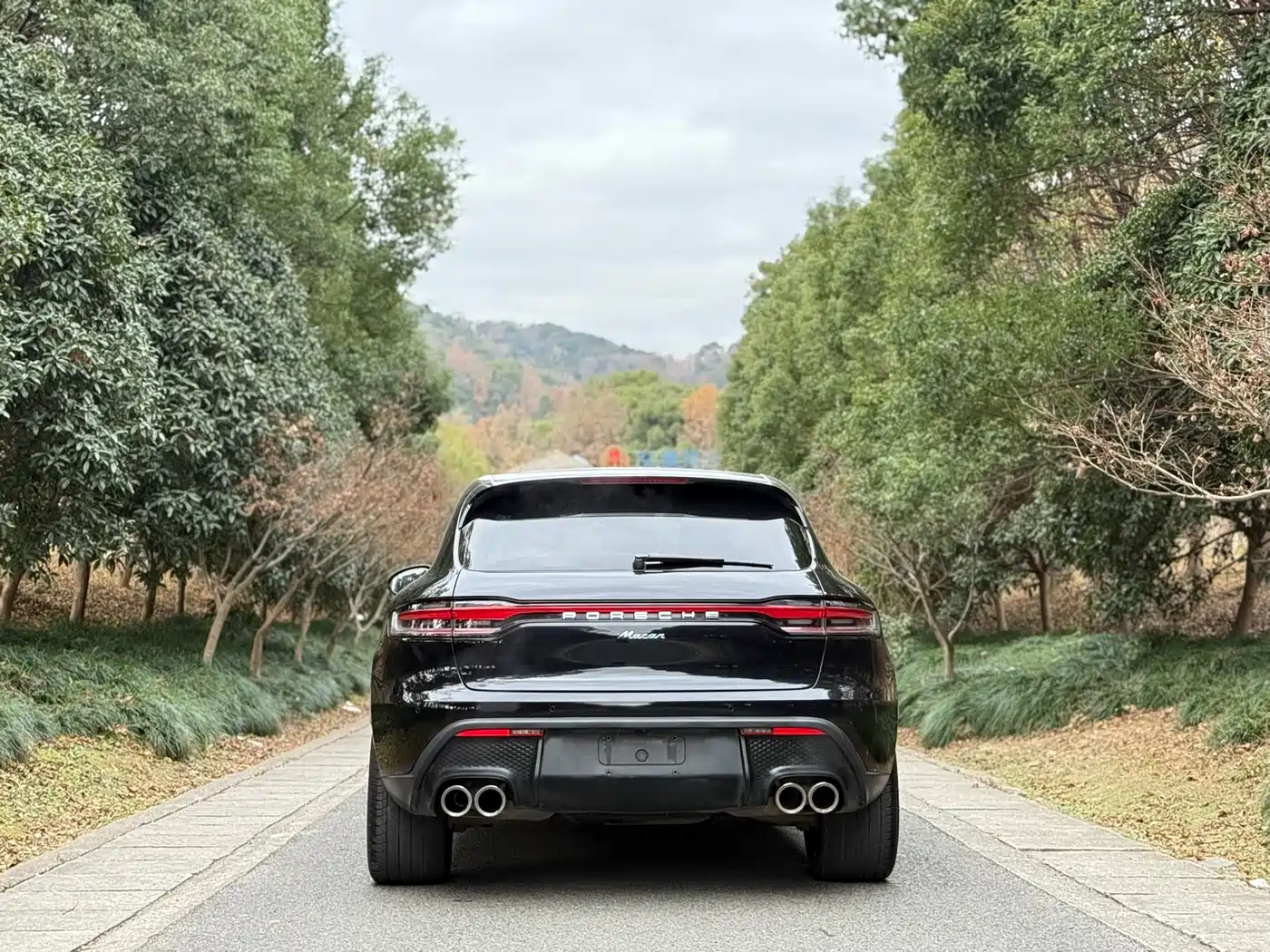 PORSCHE MACAN