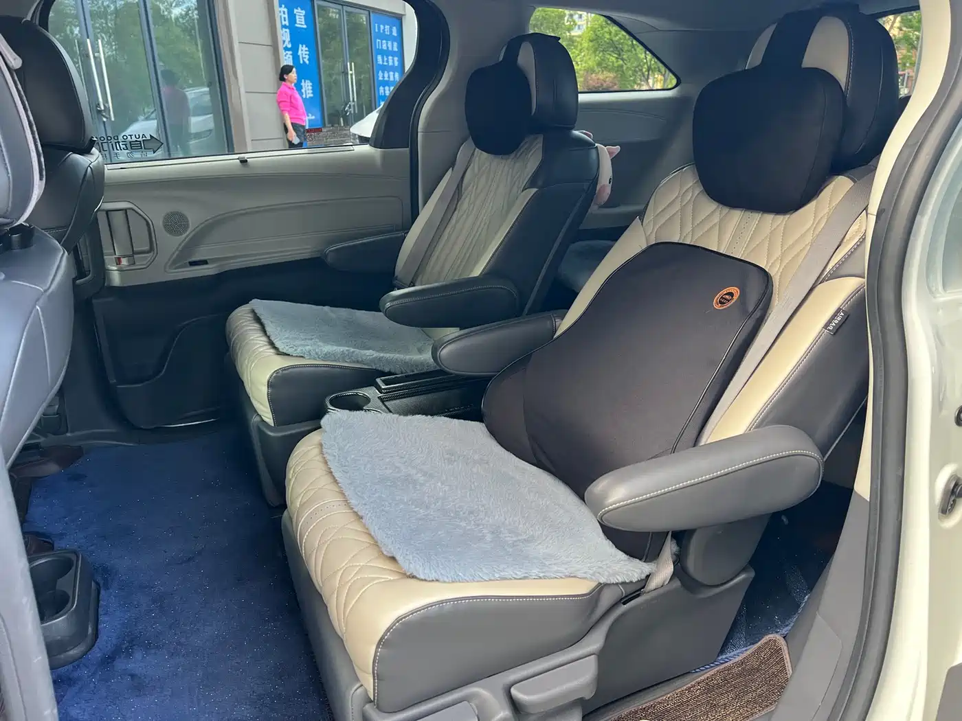 Toyota Sienna 2023 2.5L Hybrid Comfort Edition фото 4