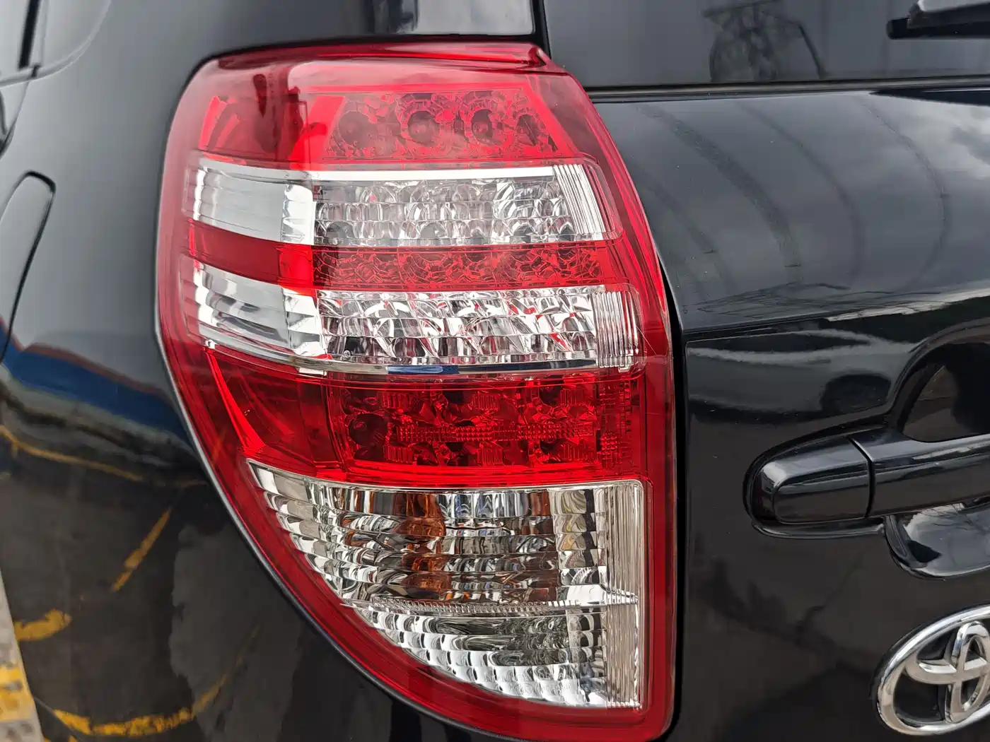 Toyota RAV4 Rongfang 2010 2.0L Automatic Luxury Upgrade Edition фото 7
