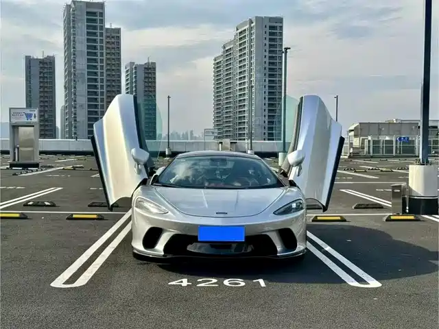 McLaren GT 2023