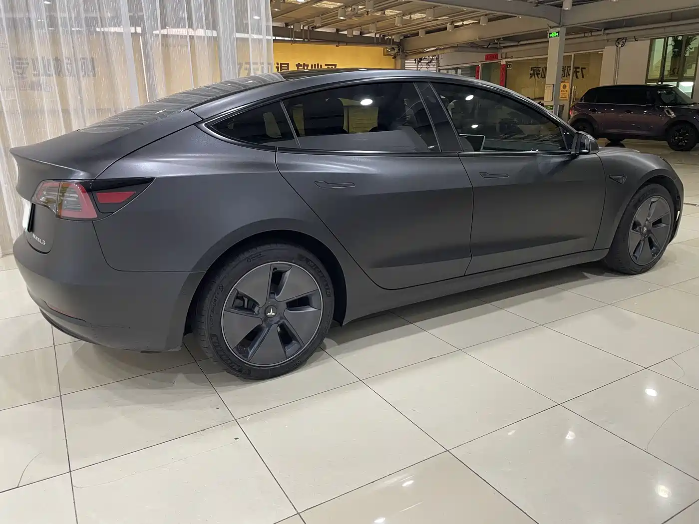 TESLA MODEL 3