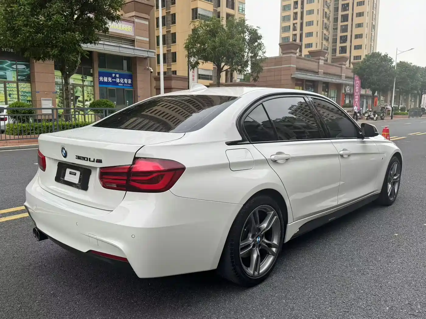 BMW 3 Series 2018 320Li M Sport Black Night Edition фото 5