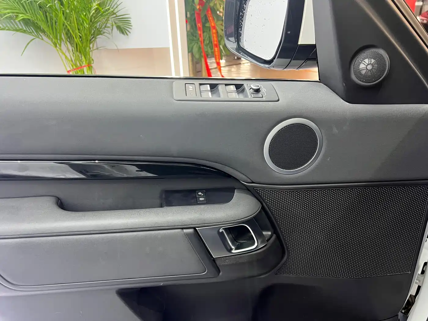 Land Rover Discovery 2017 3.0 SC V6 SE фото 7