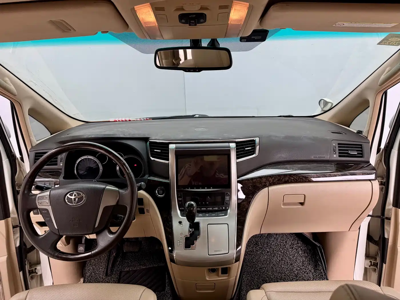 Toyota Alphard фото 20