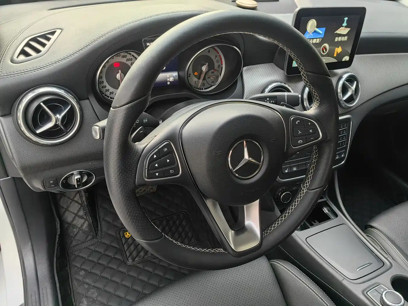 Mercedes-Benz GLA 2017 GLA 220 4MATIC Fashion фото 23