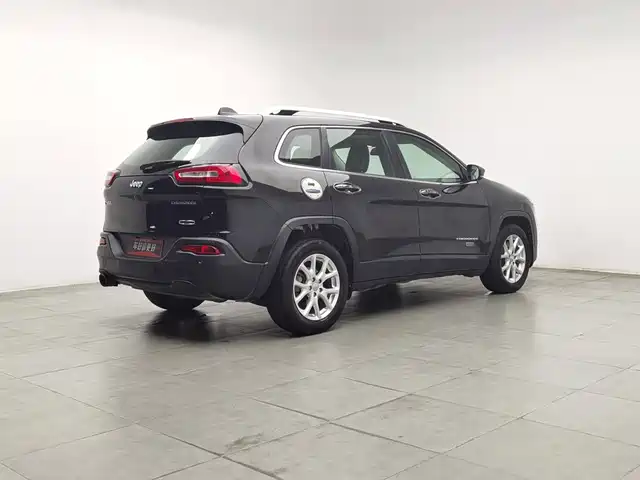 Jeep Cherokee 2016 2.0L Superior Edition — фото 2