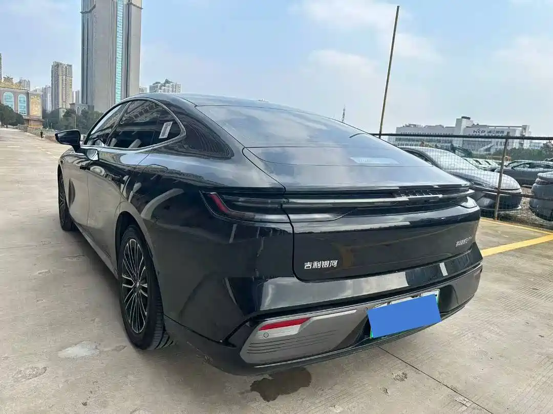 Geely Galaxy Galaxy Xingyao 8 2025 Model 60km EM-i Luxury Edition фото 11