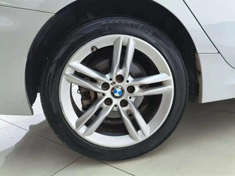 BMW 1 Series 2021 120i M Sport Shadow Edition фото 6