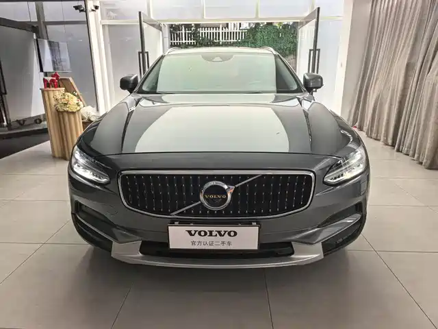 Volvo V90 2017 Cross Country T5 AWD Premium — фото 2
