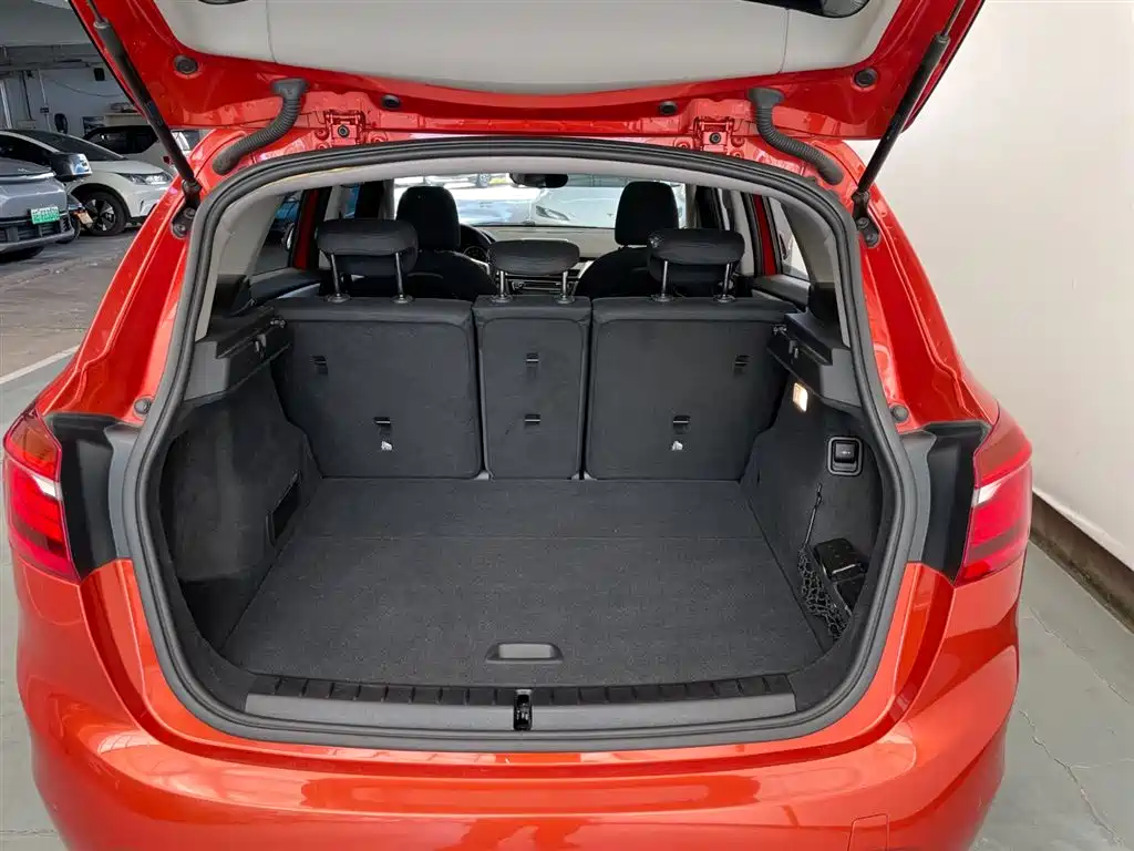 BMW 2 Series Touring 2016 218i Leading фото 15