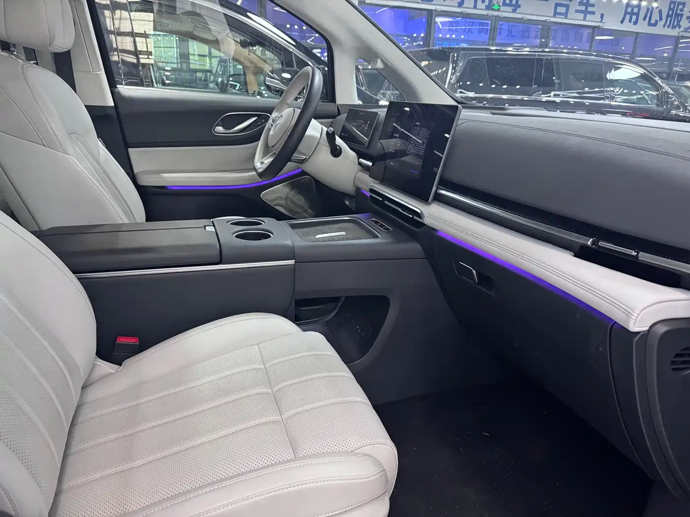 Voyah Auto Voyah Dreamer 2025 Model PHEV 4WD Premium QianKun Edition фото 7