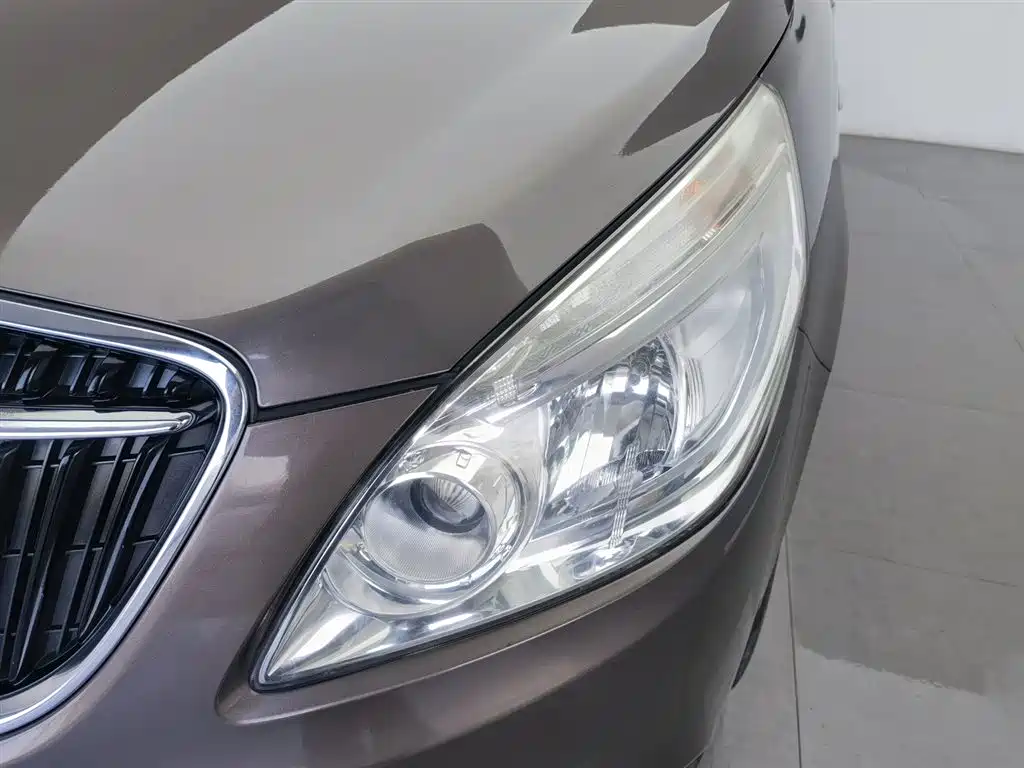 Buick GL8 2017 25S Premium Model China V фото 7