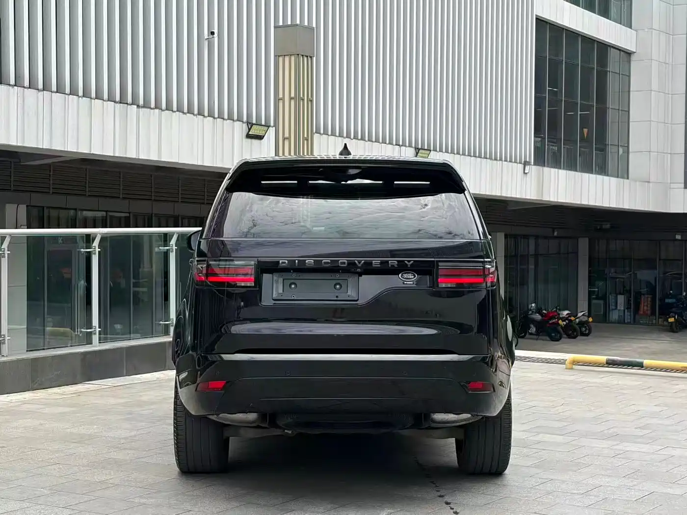 Land Rover Discovery 2021 360PS R-Dynamic SE фото 8