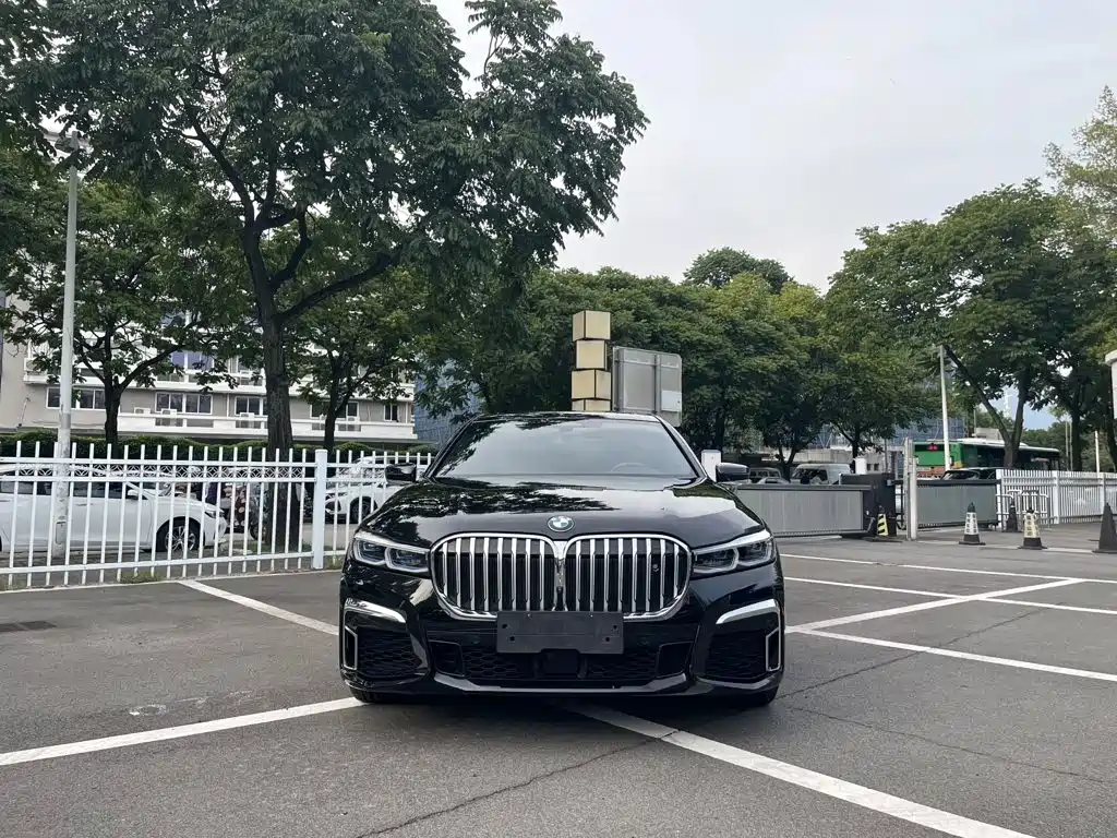 Фото 2 - BMW 7 Series
