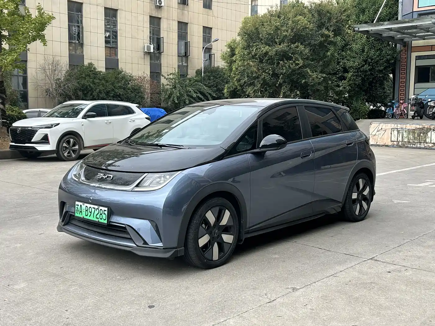 Photo 1 - BYD Dolphin