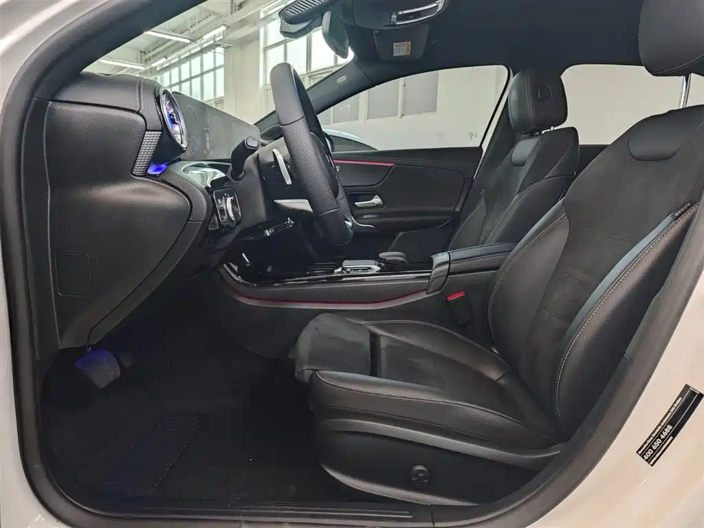 Mercedes-Benz A-Class 2021 A 200 L Sport Sedan Fashion Edition фото 14