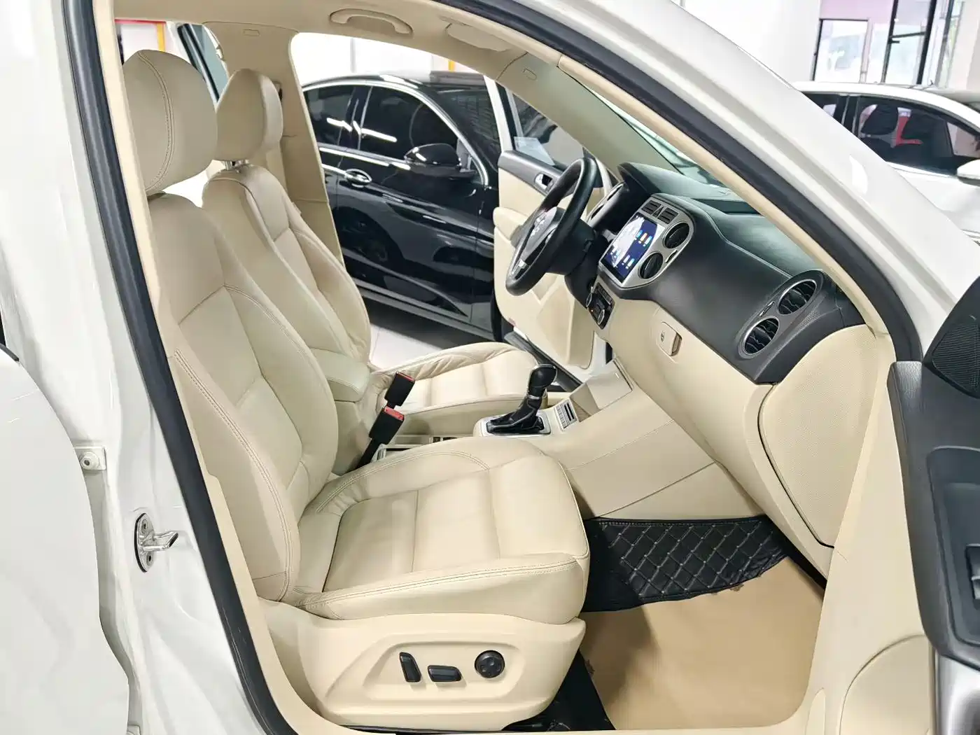 Volkswagen Tiguan 2012 1.8TSI Automatic 2WD Trend Edition фото 8