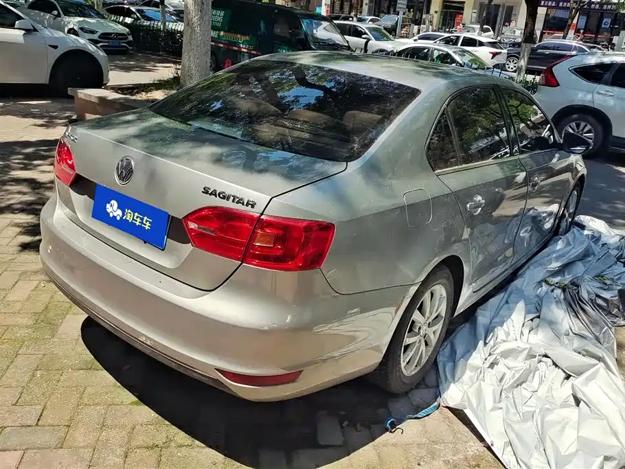 Volkswagen Sagitar 2012 1.6L Automatic Comfort Type фото 3