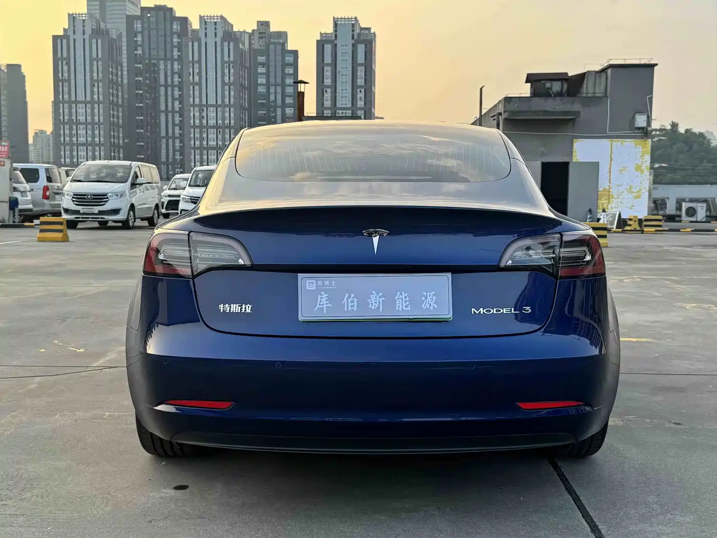 TESLA MODEL 3