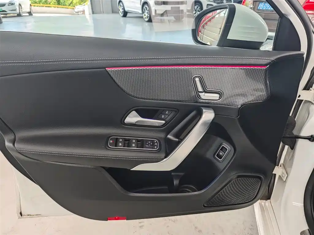 Mercedes-Benz A-Class 2021 A 200 L Sport Sedan Fashion Edition фото 17